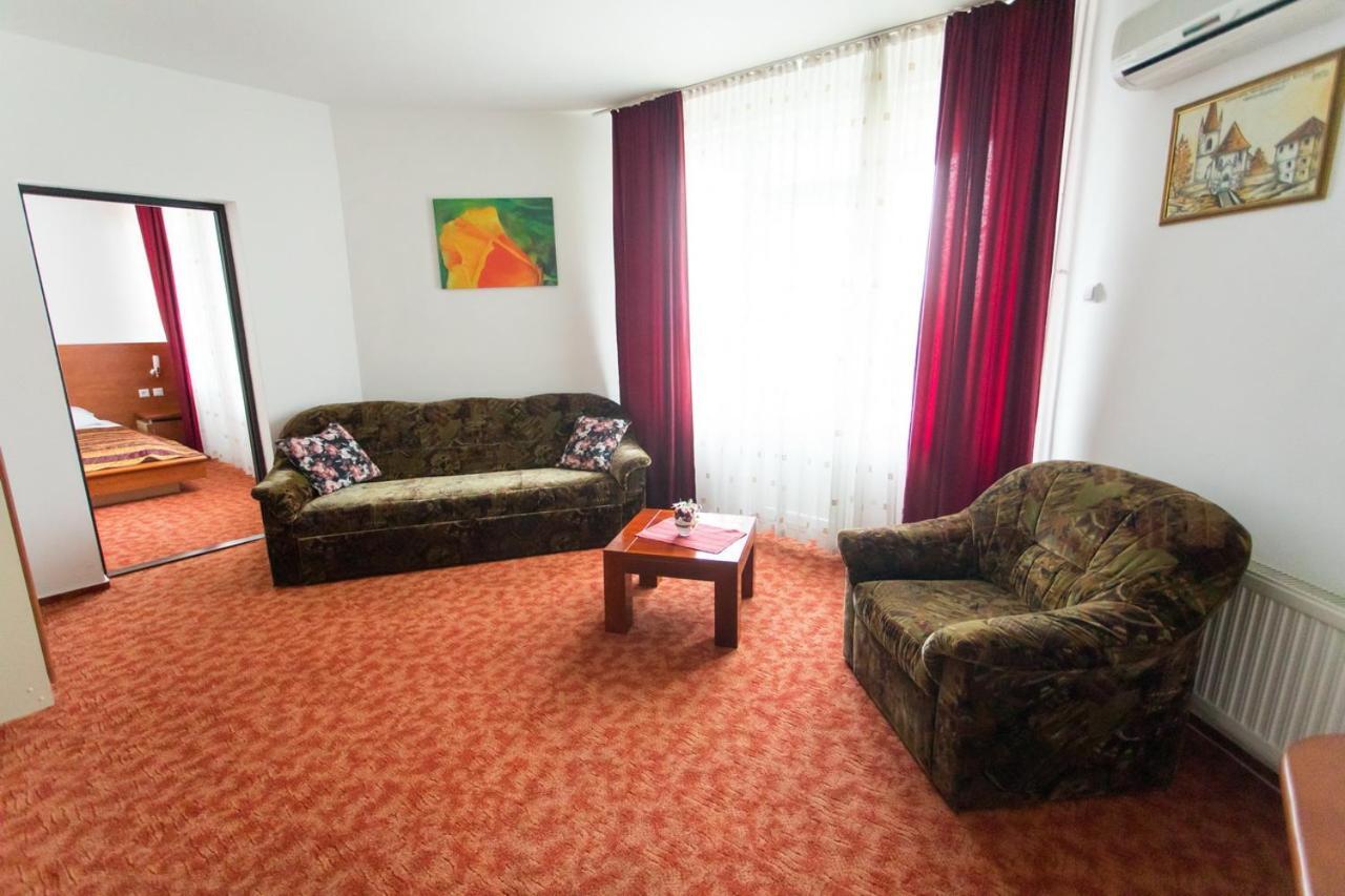 Pensiunea Full Târgu-Mureş Esterno foto