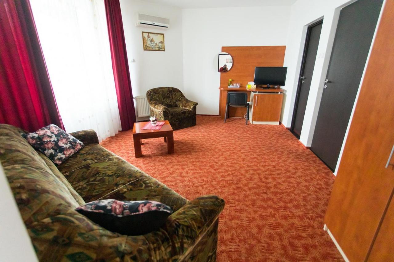 Pensiunea Full Târgu-Mureş Esterno foto